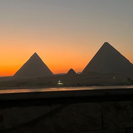 Imhotep Pyramids View Inn Kafrat al Jabal Bagian luar foto