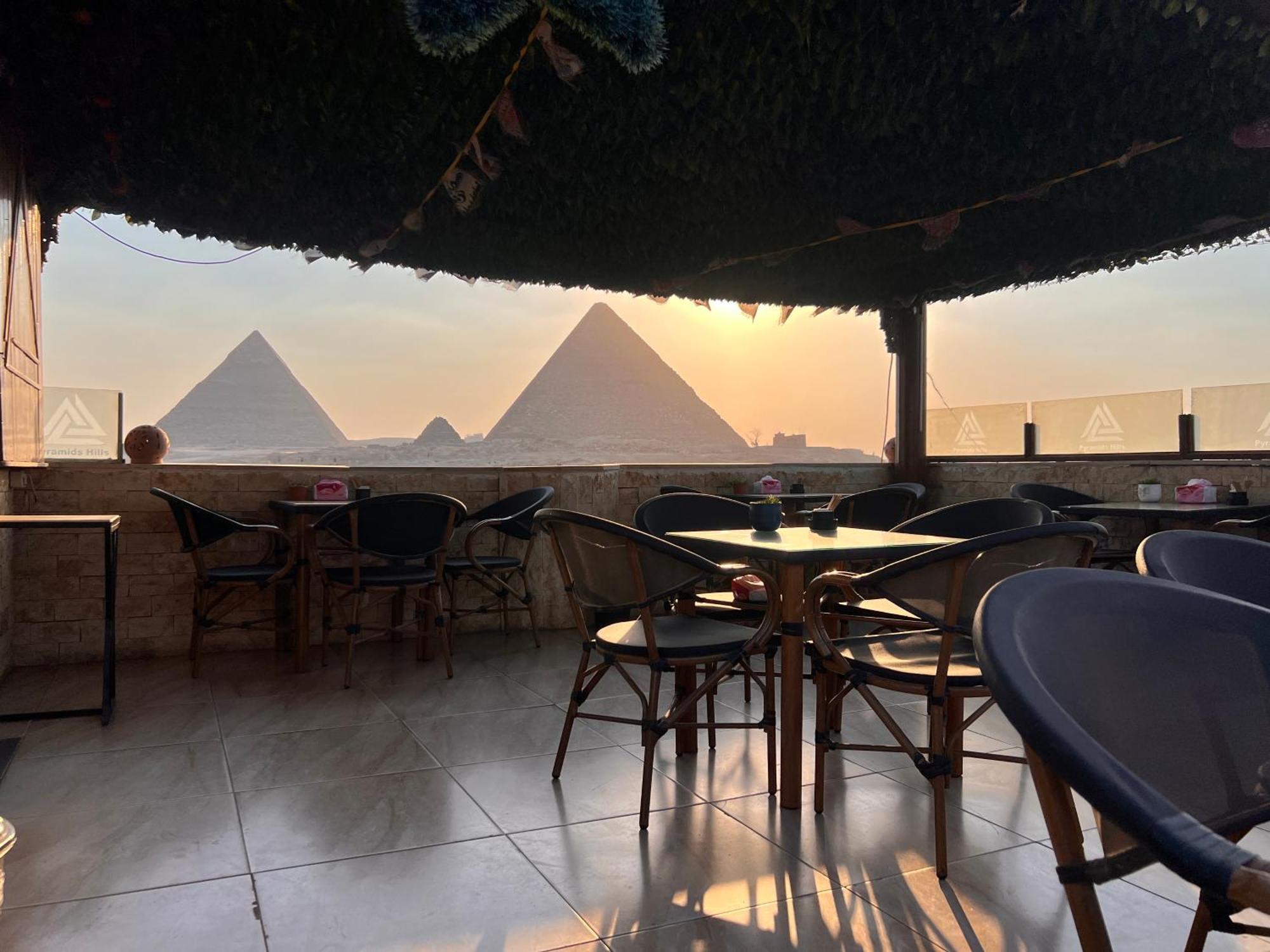 Imhotep Pyramids View Inn Kafrat al Jabal Bagian luar foto